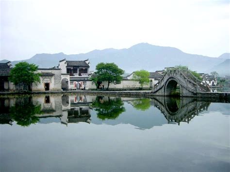 Le Village Hongcun ! Une perle architecturale nichée dans les montagnes Huangshan !