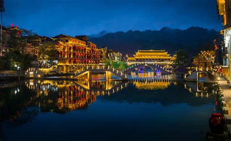 Le Mont Fenghuang : Un joyau verdoyant surplombant la ville !