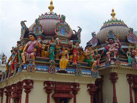 Le Sri Mariamman Temple : Une Explosion de Couleurs et d'Histoire Divine !