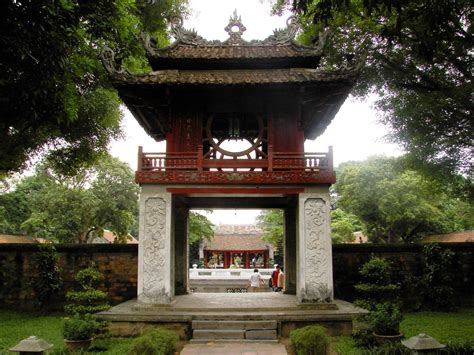 Le Temple de la Littérature: Un bijou architectural empreint d'histoire et de sagesse