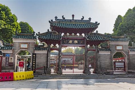 Le Temple des Ancêtres Foshan: Un sanctuaire historique aux sculptures envoûtantes!