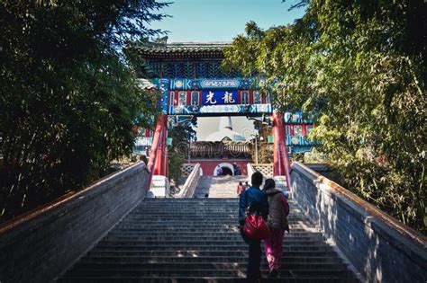 Le Temple de la Paix Eternelle: Un havre spirituel au cœur palpitant de Lijiang !